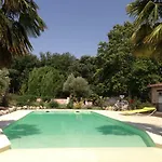 Le Mas De Briquepierre Bed and breakfast *