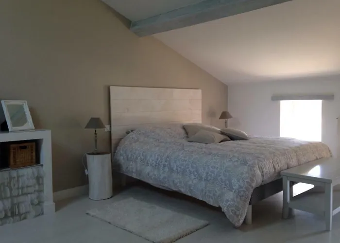 Le Mas De Briquepierre