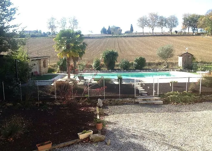 Le Mas De Briquepierre Bed & Breakfast *